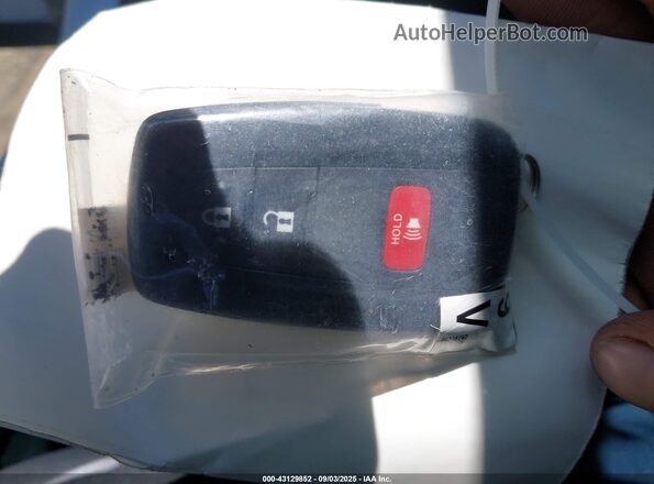 2T3T6RFV0RW057181 2024 TOYOTA RAV4 HYBRID White Widok deski rozdzielczej