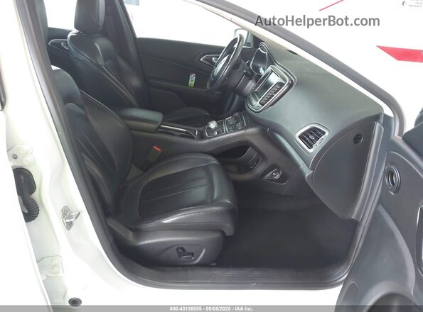 1C3CCCAB4HN511946 2017 CHRYSLER 200 White Front interior view