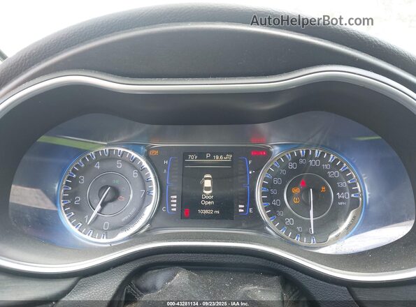 1C3CCCFB6HN508216 2017 CHRYSLER 200 Белый Вид задних сидений