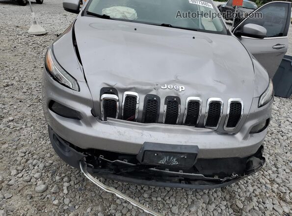 1C4PJMDB9JD550029 2018 JEEP CHEROKEE Silver Vista del compartimento del motor