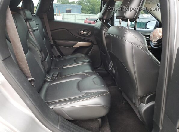 1C4PJMDB9JD550029 2018 JEEP CHEROKEE Silver Vista interior trasera