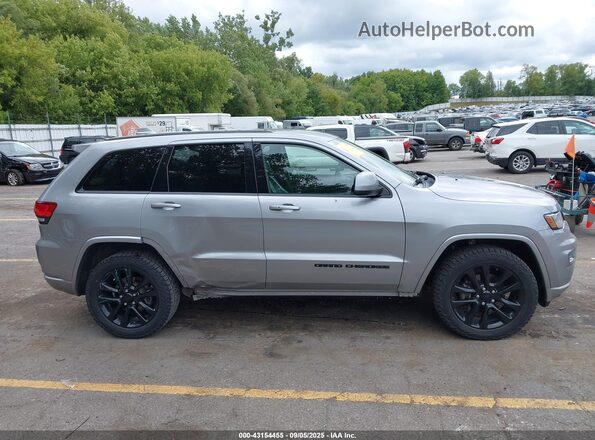 1C4RJFAGXJC309316 2018 JEEP GRAND CHEROKEE Silver Widok wnętrza z tyłu