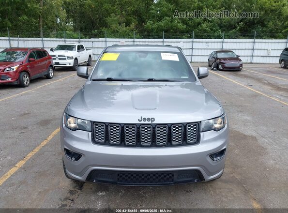1C4RJFAGXJC309316 2018 JEEP GRAND CHEROKEE Silver Widok zestawu wskaźników
