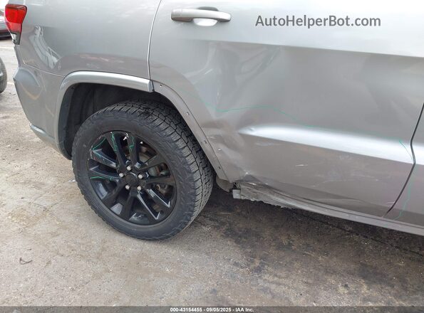 1C4RJFAGXJC309316 2018 JEEP GRAND CHEROKEE Silver Widok z przodu