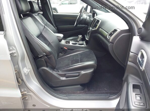 1C4RJFAGXJC309316 2018 JEEP GRAND CHEROKEE Silver Widok wnętrza z przodu