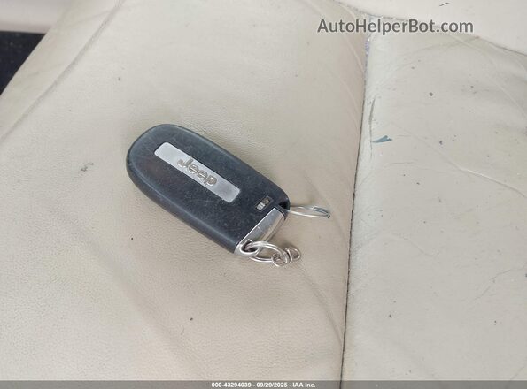 1C4RJFBG1JC426166 2018 JEEP GRAND CHEROKEE Белый Вид панели приборов