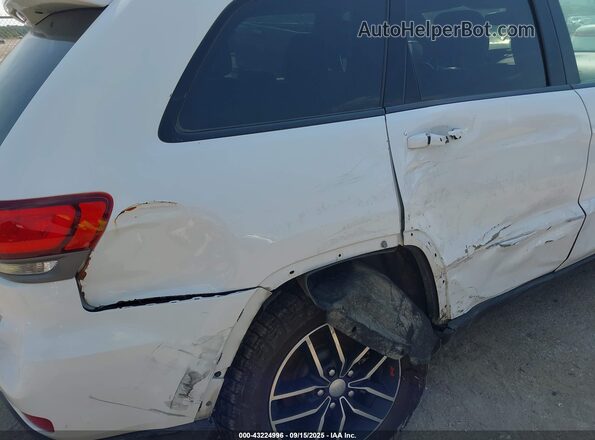 1C4RJFLG3HC940500 2017 JEEP GRAND CHEROKEE Белый Вид спереди