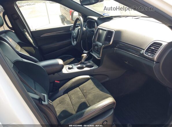 1C4RJFLG3HC940500 2017 JEEP GRAND CHEROKEE Белый Вид салона спереди