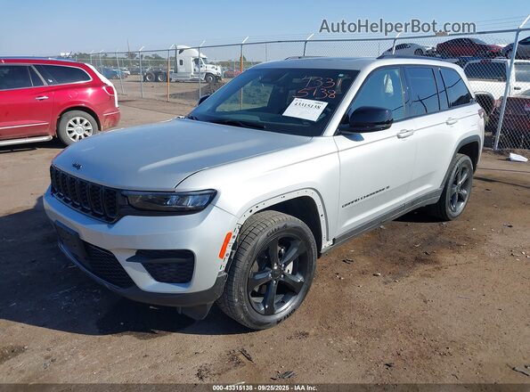 1C4RJHAG0PC625845 2023 JEEP GRAND CHEROKEE Серебряный Передняя левая четверть
