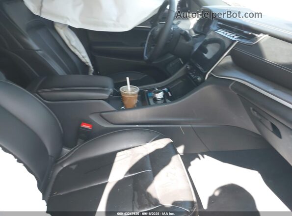 1C4RJKBG3R8543982 2024 JEEP GRAND CHEROKEE L Черный Вид салона спереди