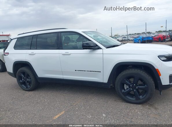 1C4RJKBG4N8564527 2022 JEEP GRAND CHEROKEE L White Widok wnętrza z tyłu