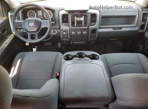 1C6RR7FG7JS235759 2018 RAM 1500 Blue Widok deski rozdzielczej