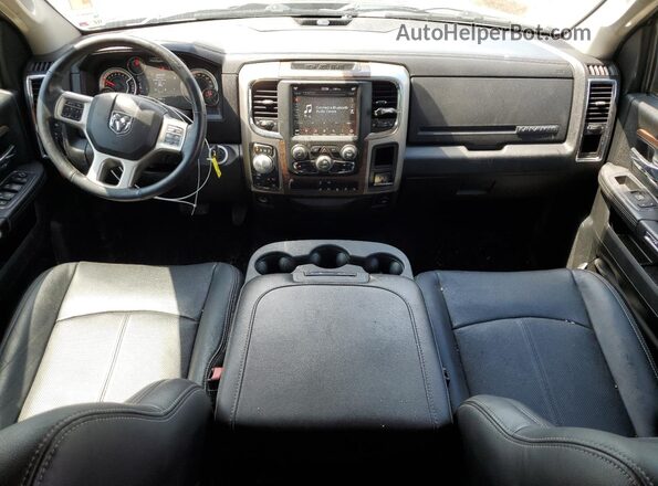 1C6RR7JT3JS106261 2018 RAM 1500 Серый Вид панели приборов