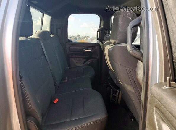 1C6SRECG8RN152152 2024 RAM 1500 Silver Vista de los asientos traseros