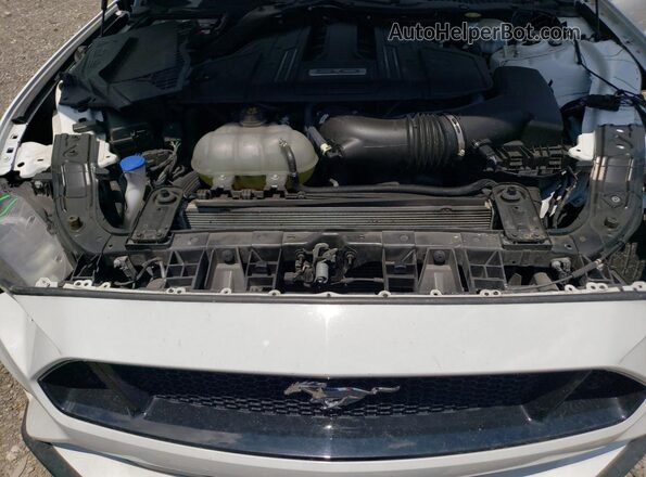 1FA6P8CF3M5149585 2021 FORD MUSTANG White Widok wnętrza z tyłu