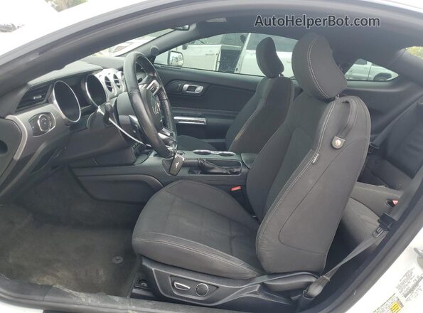 1FA6P8CF8J5129697 2018 FORD MUSTANG White Вид салону спереду