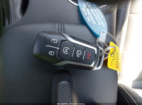 1FA6P8TH7H5328588 2017 FORD MUSTANG Белый Вид панели приборов
