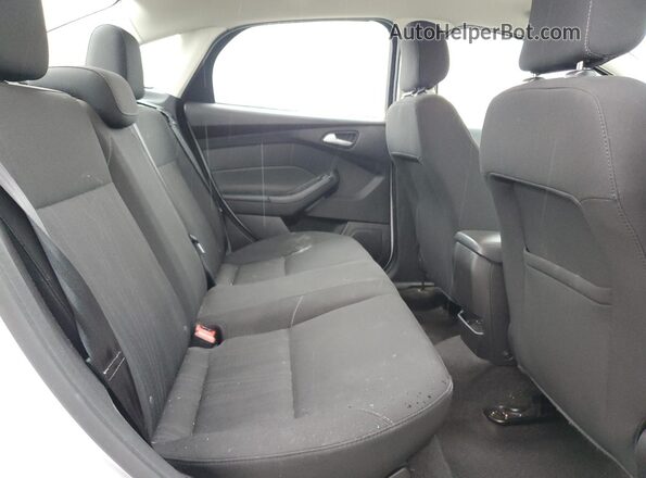 1FADP3F23JL267436 2018 FORD FOCUS White Rear seats view