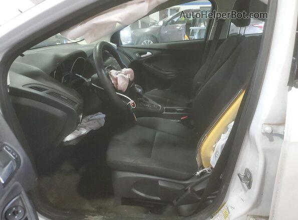 1FADP3F24JL206452 2018 FORD FOCUS Белый Вид салона спереди