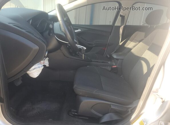 1FADP3F28JL235338 2018 FORD FOCUS Silver Front interior view