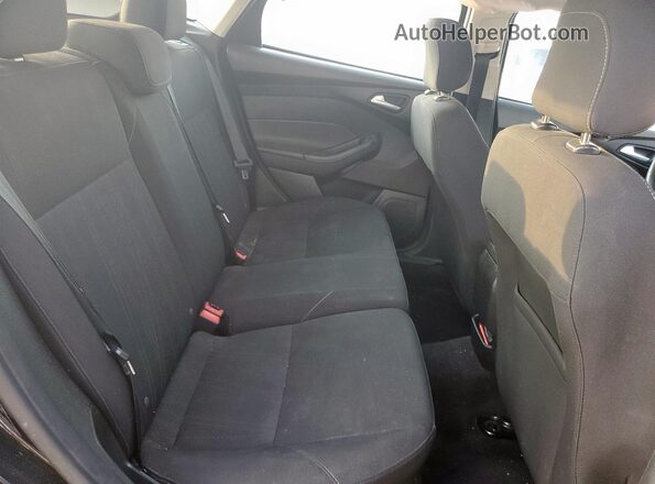 1FADP3K20JL261082 2018 FORD FOCUS Black Rear seats view