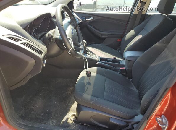 1FADP3K2XJL309106 2018 FORD FOCUS Красный Вид салона спереди