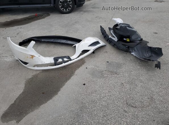 1FAHP2E84JG142102 2018 FORD TAURUS Белый Вид подкапотного пространства