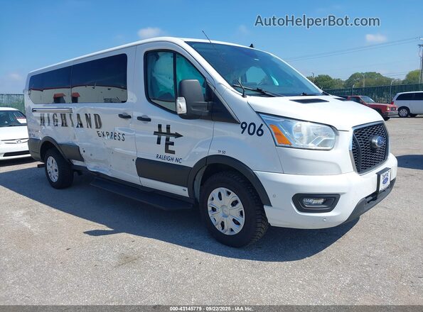 1FBAX2Y84NKA04459 2022 FORD PASSENGER Белый Передняя правая четверть
