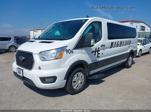 1FBAX2Y84NKA04459 2022 FORD PASSENGER Белый Передняя левая четверть