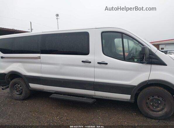 1FBAX2YG1PKA91215 2023 FORD PASSENGER Белый Вид задней части салона