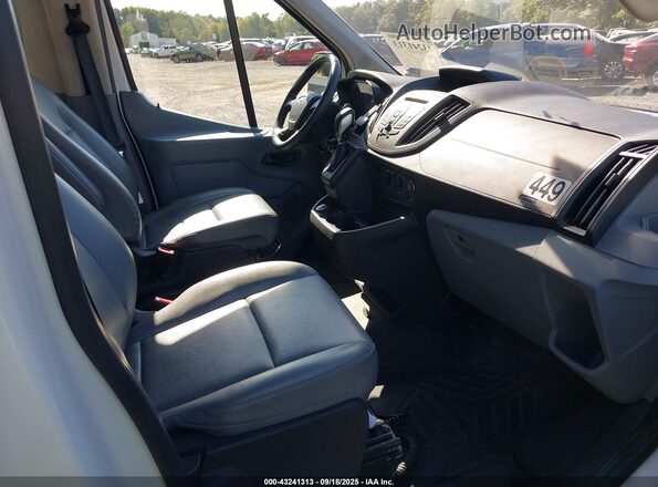 1FDZX2CM1JKB56580 2018 FORD TRANSIT White Front interior view