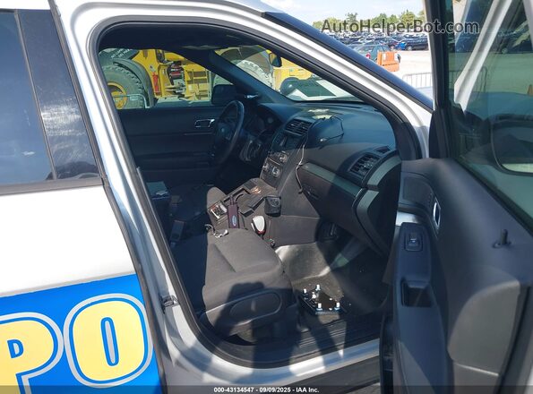 1FM5K8AR0HGD92410 2017 FORD POLICE INTERCEPTOR Silver Widok wnętrza z przodu