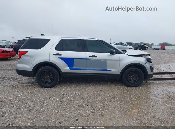 1FM5K8AR0HGD92410 2017 FORD POLICE INTERCEPTOR Silver Widok wnętrza z tyłu