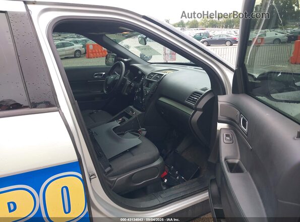 1FM5K8AR2HGD92408 2017 FORD POLICE INTERCEPTOR Silver Vista interior delantera