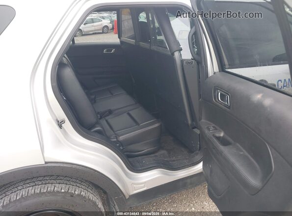 1FM5K8AR2HGD92408 2017 FORD POLICE INTERCEPTOR Silver Vista de la etiqueta del VIN