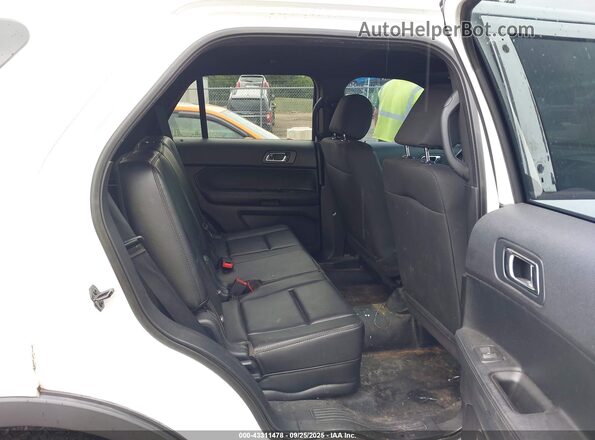 1FM5K8AR8GGD35371 2016 FORD POLICE INTERCEPTOR White Widok naklejki z numerem VIN