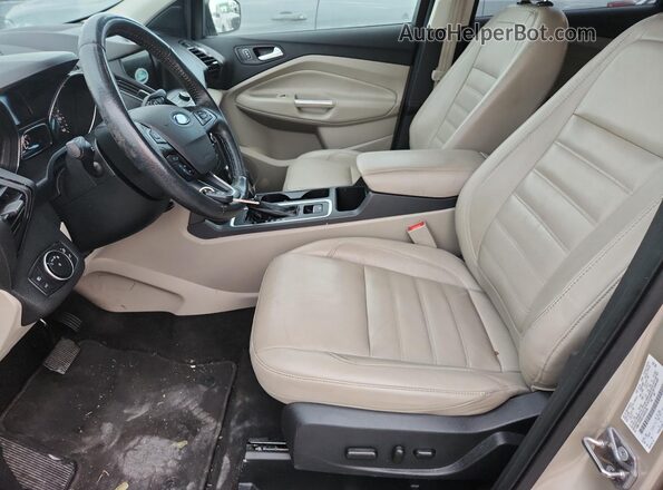 1FMCU9HD2JUB55359 2018 FORD ESCAPE Tan Widok wnętrza z przodu
