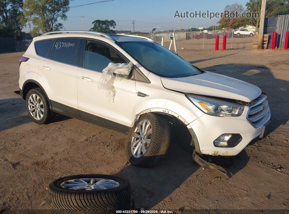 1FMCU9J97JUB86404 2018 FORD ESCAPE Белый Передняя правая четверть