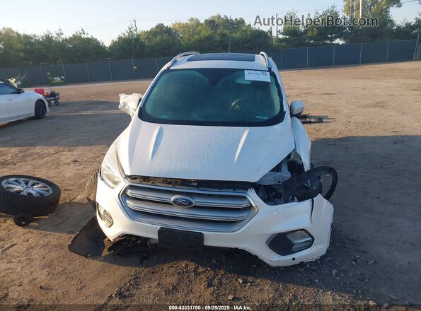 1FMCU9J97JUB86404 2018 FORD ESCAPE Белый Вид задней части салона