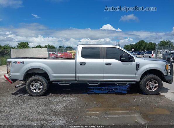 1FT7W3B61HEE98594 2017 FORD F350 Серебряный Вид задней части салона