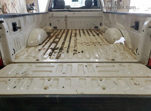 1FTBF2A69JEC25849 2018 FORD F250 White Vista de los asientos traseros