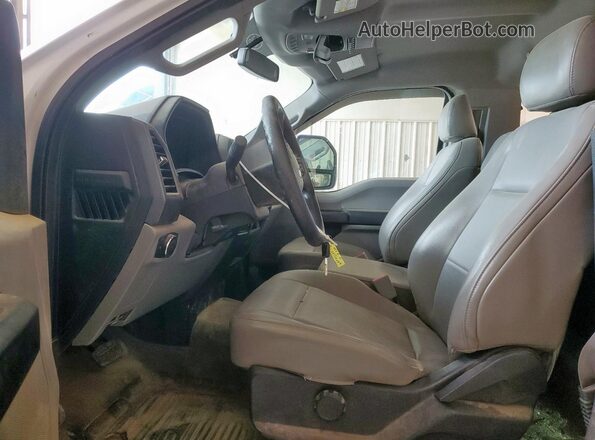1FTBF2A69JEC25849 2018 FORD F250 White Vista interior delantera