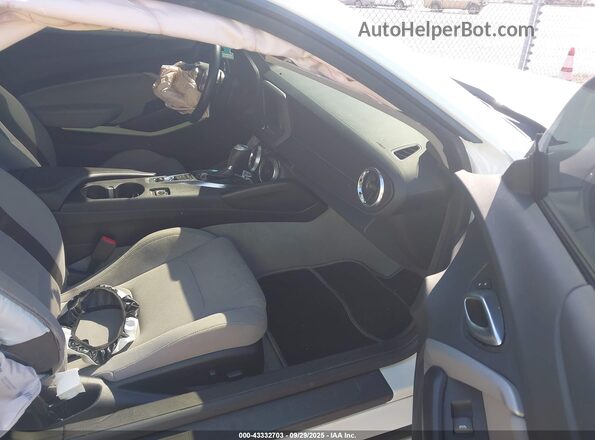 1G1FB1RX0P0159629 2023 CHEVROLET CAMARO Белый Вид салона спереди