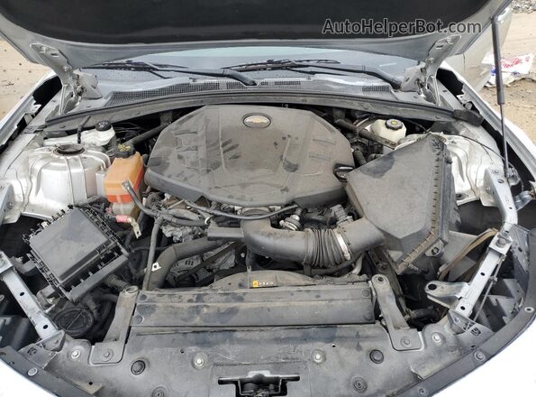 1G1FB3DS0J0121171 2018 CHEVROLET CAMARO Серебряный Вид задней части салона