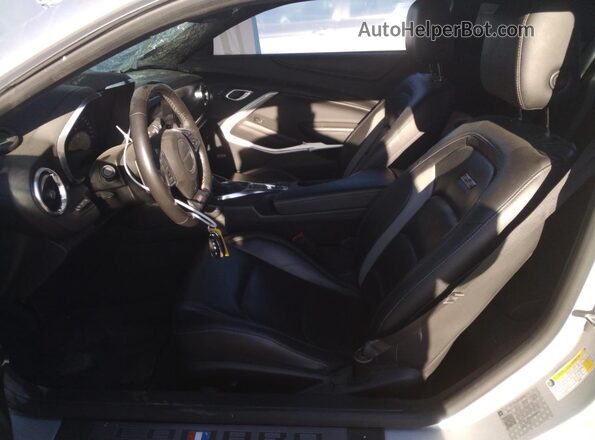 1G1FH1R79J0190867 2018 CHEVROLET CAMARO Silver Widok wnętrza z przodu