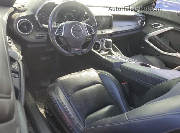 1G1FH1R79J0190867 2018 CHEVROLET CAMARO Silver Widok deski rozdzielczej
