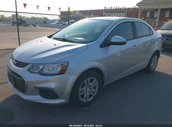 1G1JB5SH5J4120636 2018 CHEVROLET SONIC Silver წინა მარცხენა ხედი სამი მეოთხედიდან