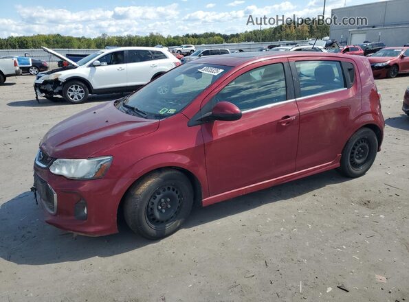1G1JF6SB7J4100605 2018 CHEVROLET SONIC Maroon Vista tres cuartos delantera izquierda