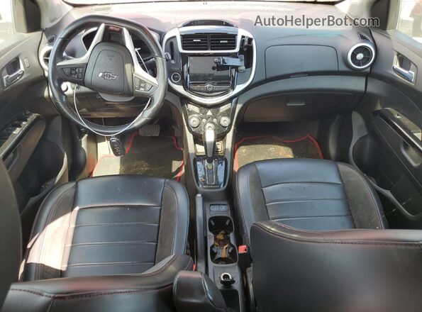 1G1JF6SB7J4100605 2018 CHEVROLET SONIC Maroon Vista del salpicadero