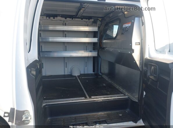 1GCWGAFP2R1174904 2024 CHEVROLET EXPRESS White Widok naklejki z numerem VIN